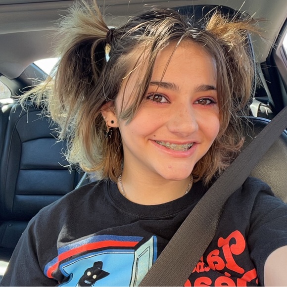 Meet your Posher, Kelsey - Picture 1 of 1